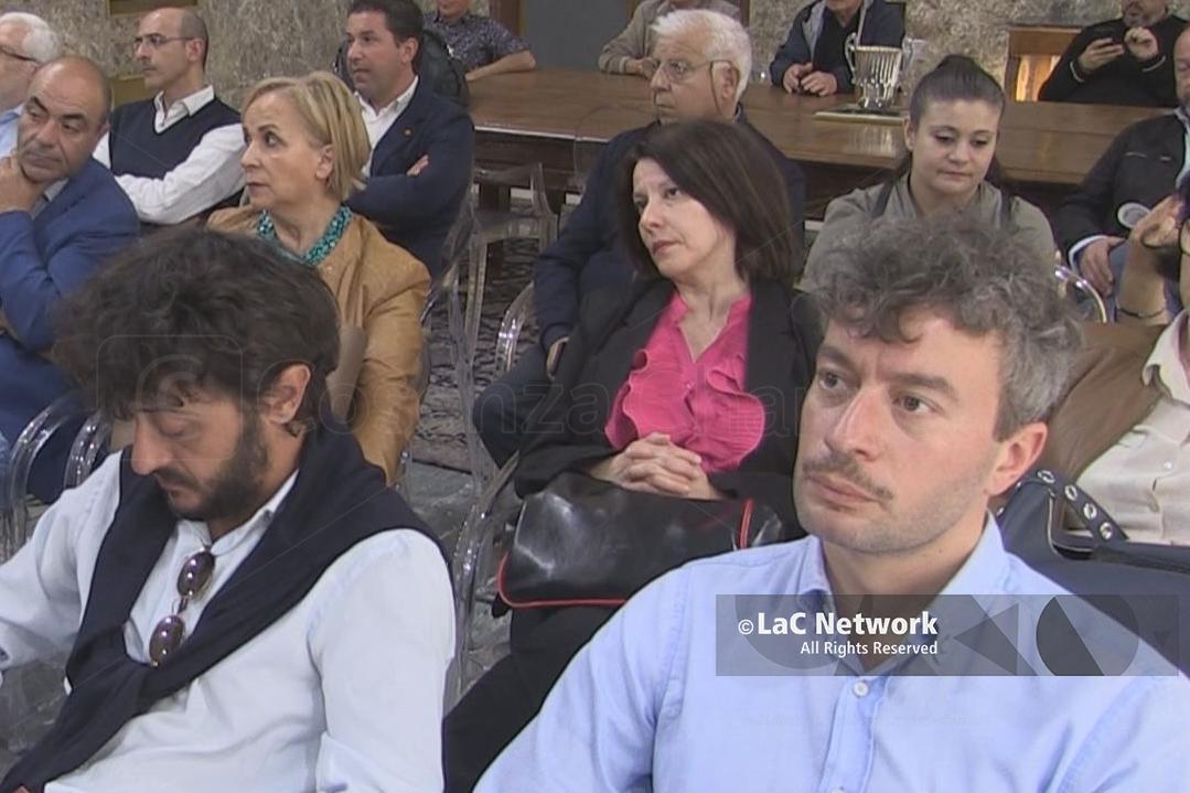Gruppo consiliare del Pd a Cosenza, mozione di sfiducia per Graziadio, Alimena torna in primo piano