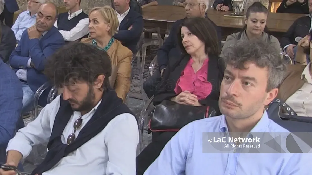 Alimena in primo piano, alle sue spalle De Paola e Mascaro