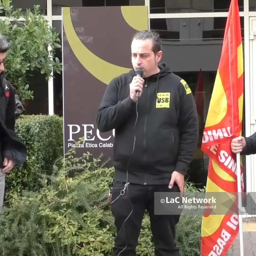 Il 118 verso Azienda Zero, al via le trattative tra le polemiche. Sindacati in piazza: «Lavoratori esclusi, vogliamo garanzie»