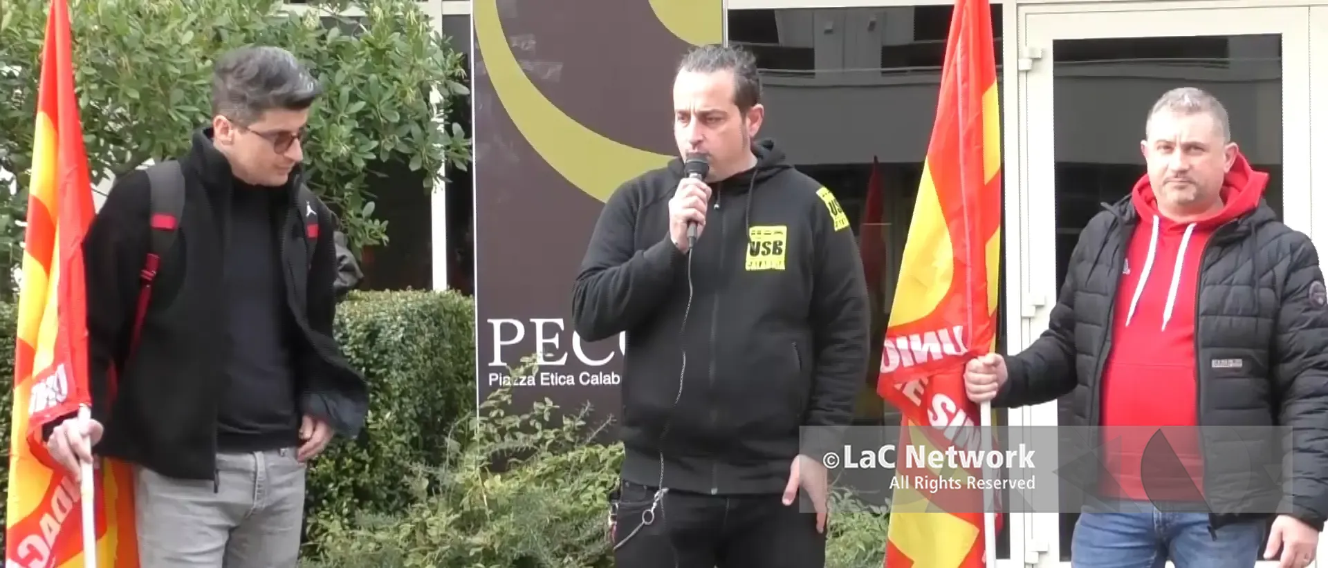 Il 118 verso Azienda Zero, al via le trattative tra le polemiche. Sindacati in piazza: «Lavoratori esclusi, vogliamo garanzie»\n