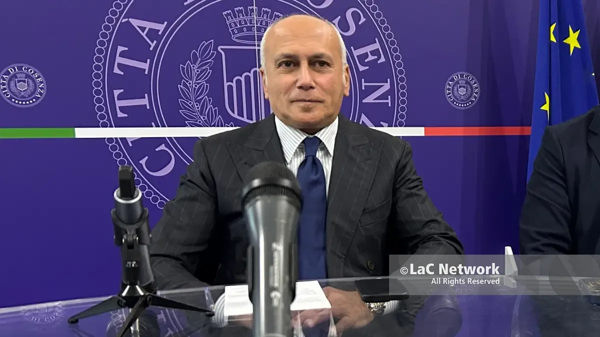 Il sindaco di Cosenza Franz Caruso