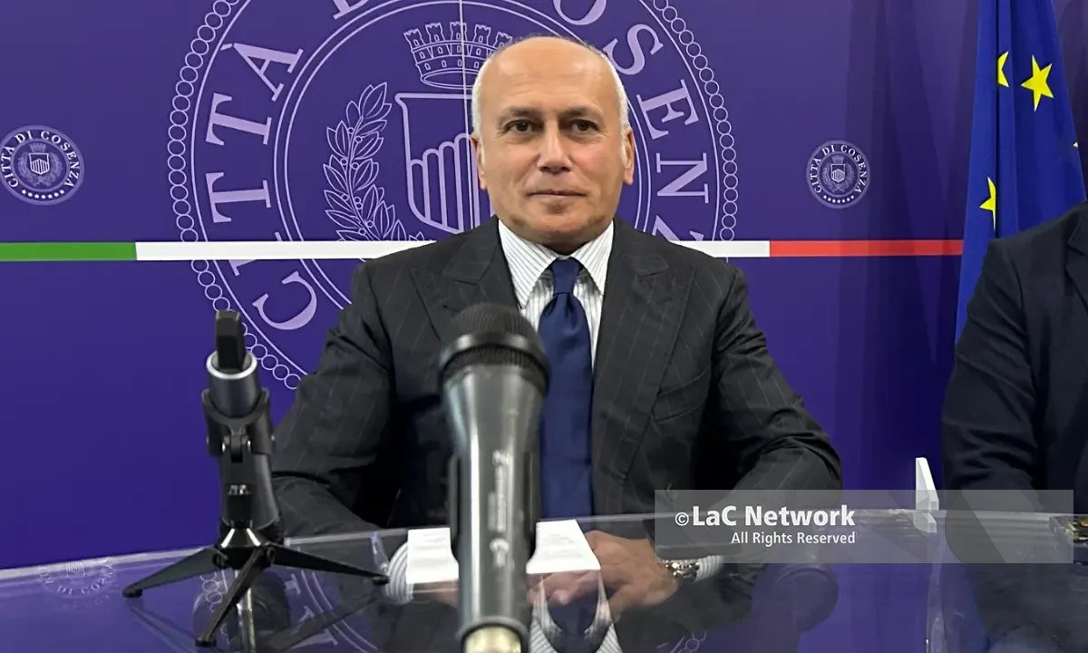 Comune di Cosenza, countdown per\u00A0la nuova giunta di Franz Caruso. Spunta l’idea Fuorivia\n