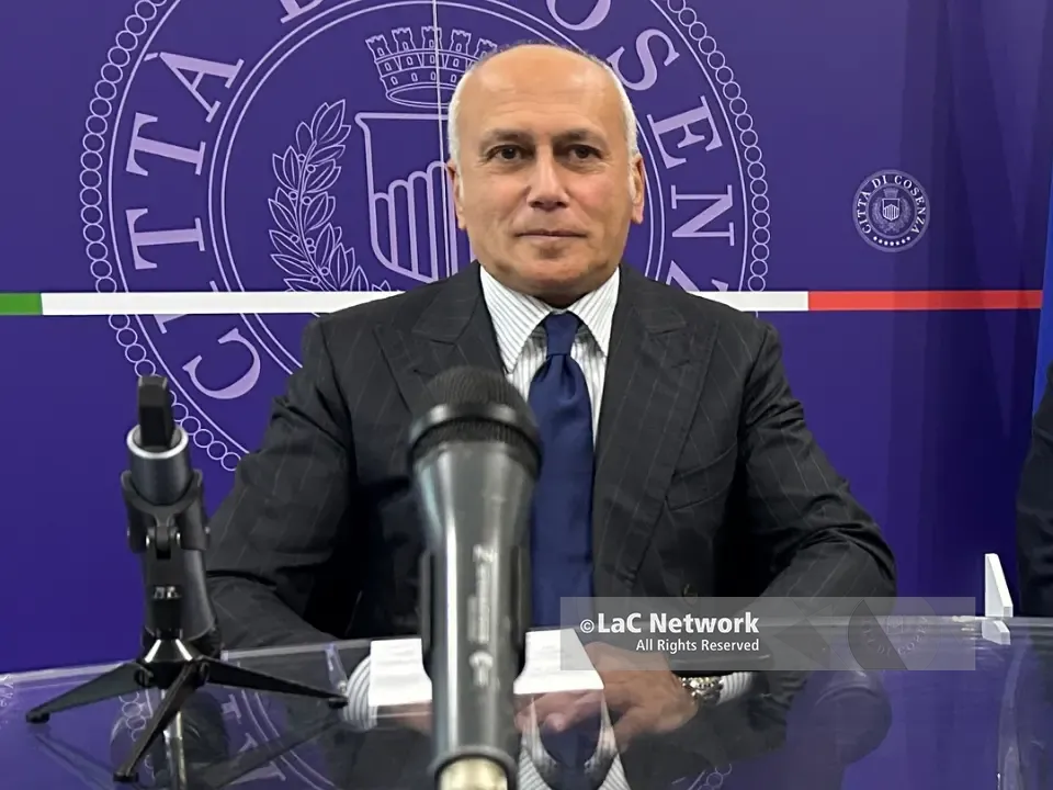 Comune di Cosenza, countdown per la nuova giunta di Franz Caruso. Spunta l’idea Fuorivia