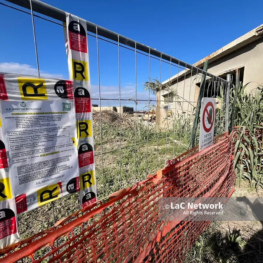 Reggio, demolito l’ex stabilimento Italcitrus: con la bonifica dall’amianto al via la rigenerazione dell’area\n