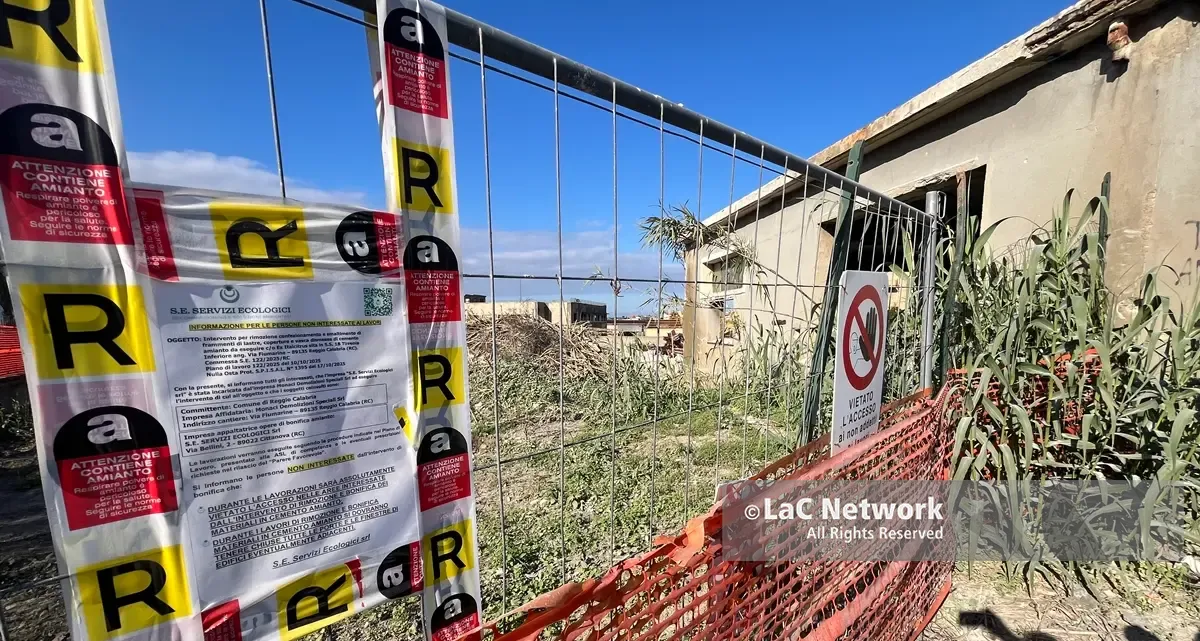 Reggio, demolito l’ex stabilimento Italcitrus: con la bonifica dall’amianto al via la rigenerazione dell’area\n