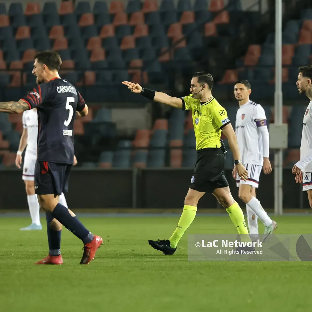 Cosenza-Crotone (0-1): formazioni, tabellino e cronaca del match del derby | LIVE