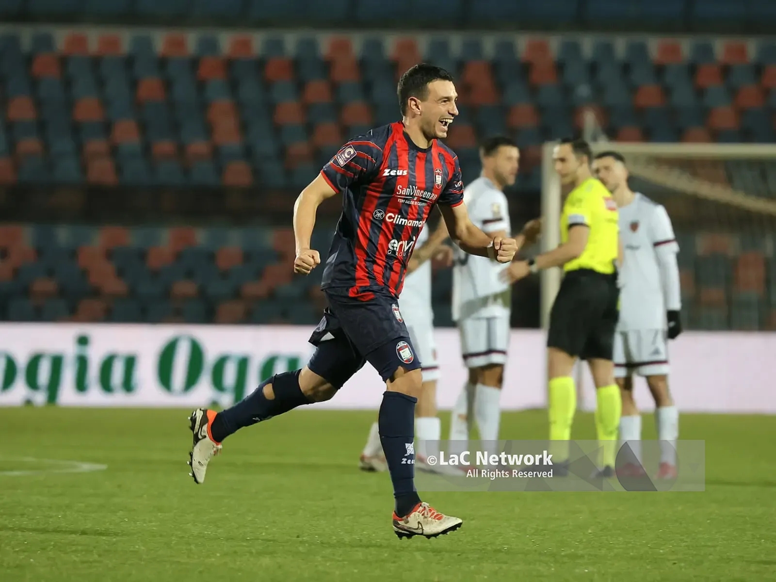 Cosenza mai partita: il derby di Calabria se lo aggiudica il Crotone\n