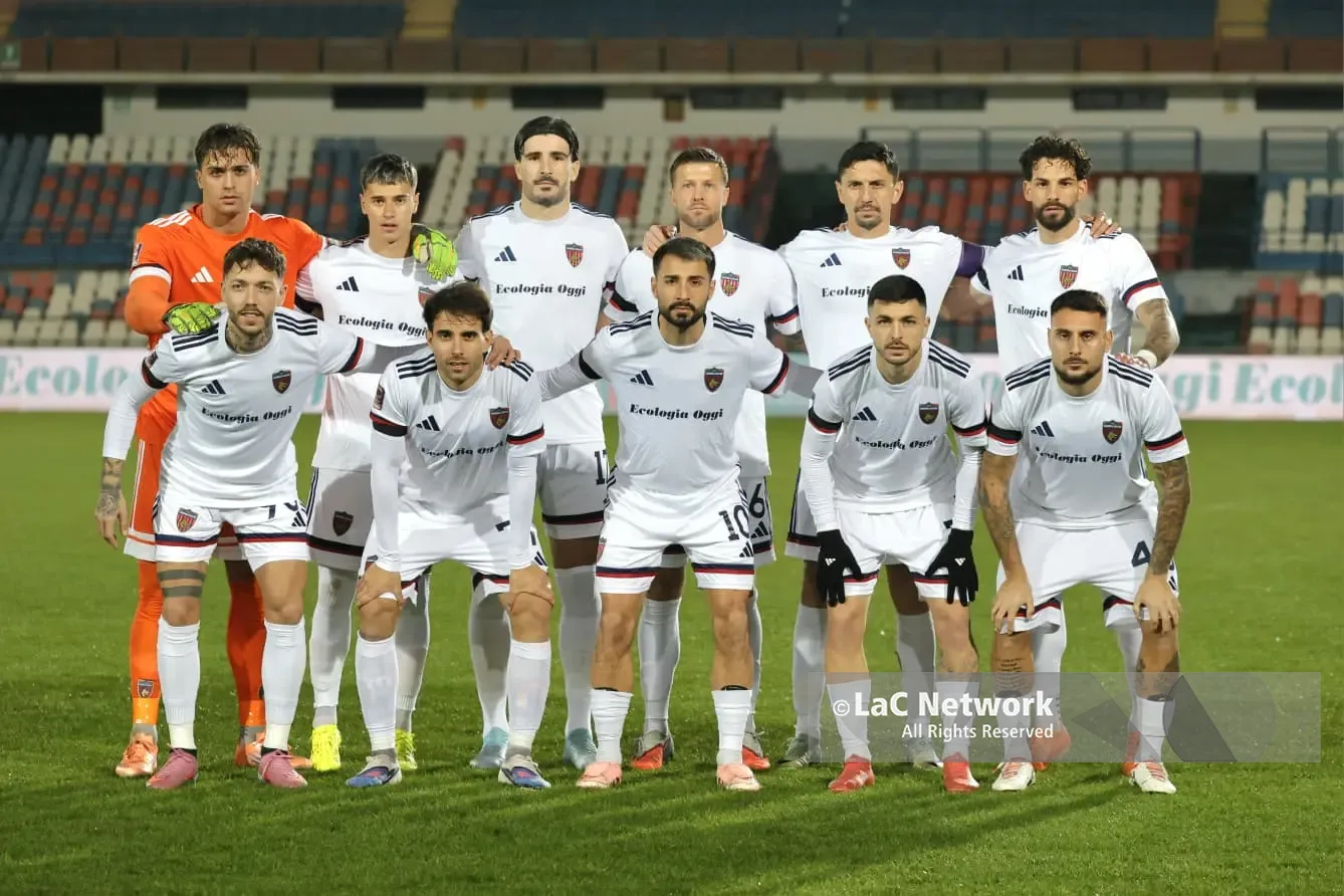 L'undici del Cosenza sceso in campo contro il Crotone