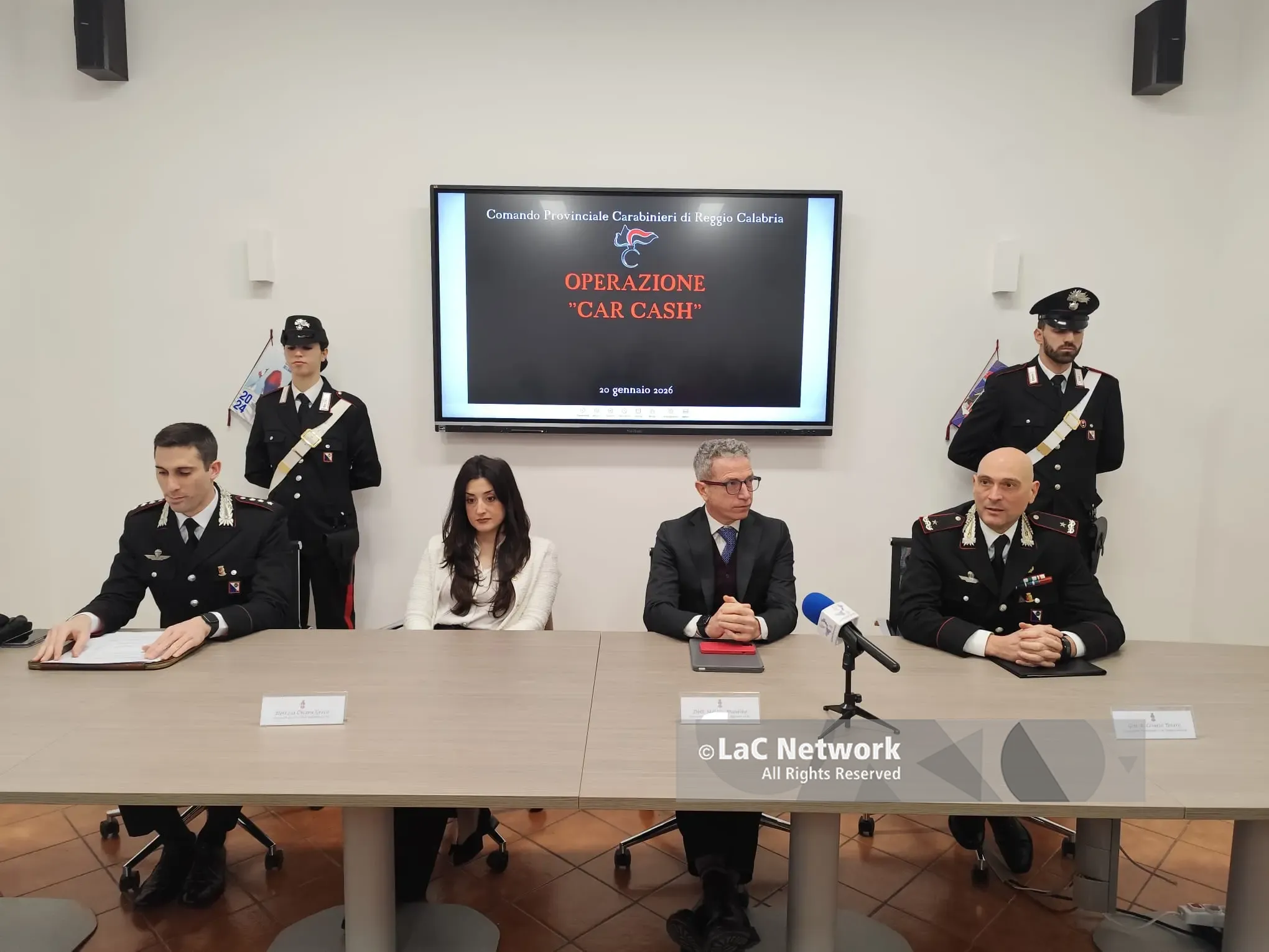 Colpo al traffico di auto rubate: 17 misure cautelari, smantellata rete criminale ad Arghillà\n