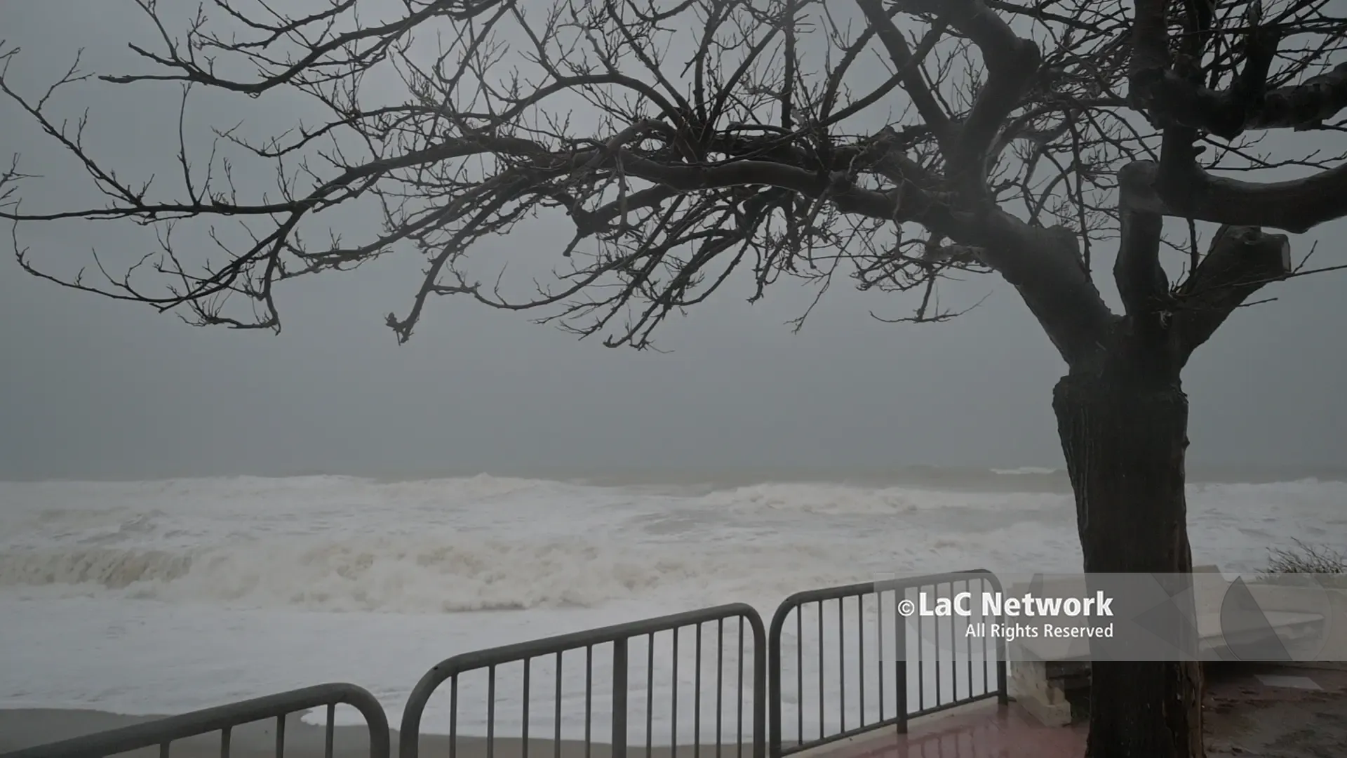 Il mare in tempesta a Bovalino