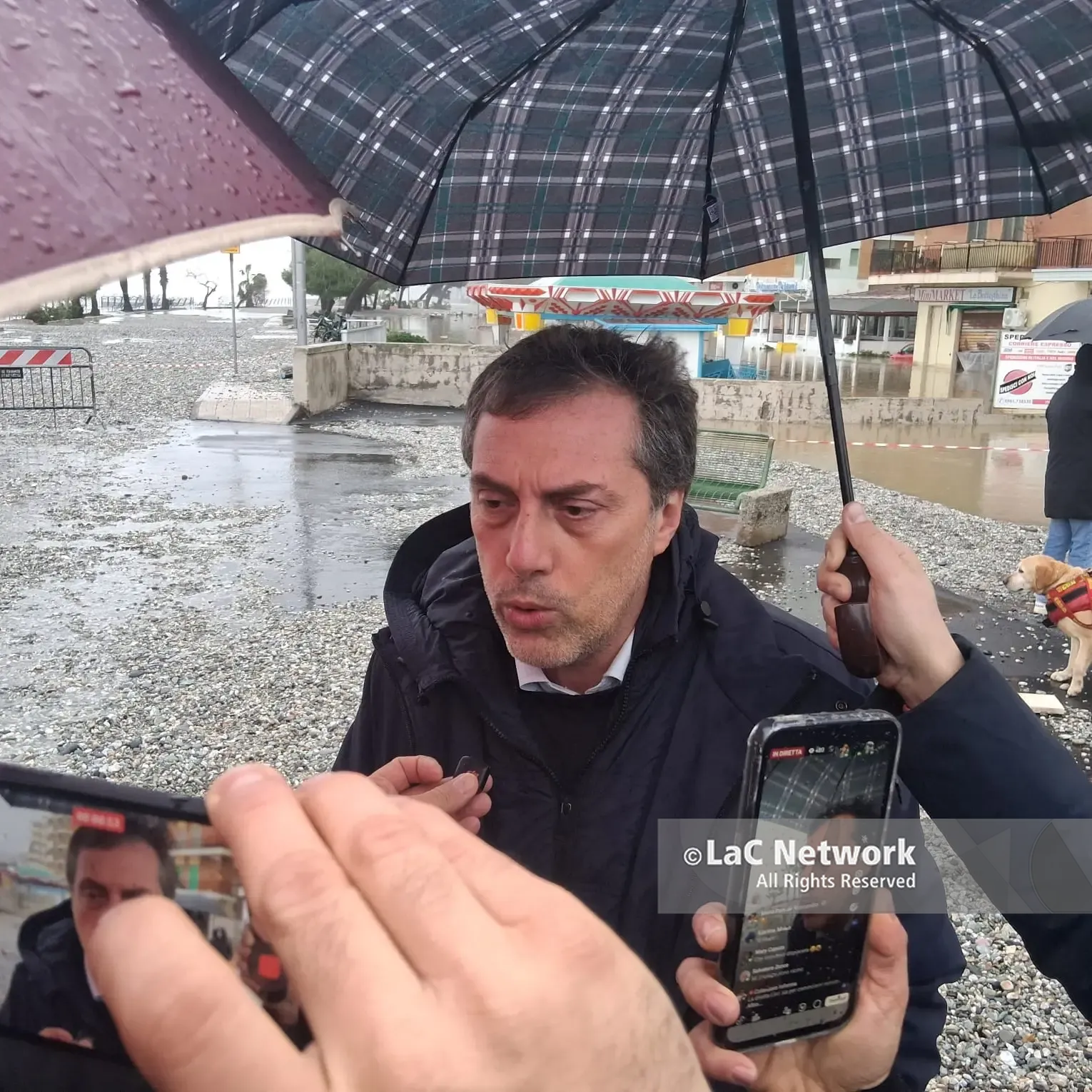 Catanzaro Lido sommersa dalle mareggiate, il sindaco Fiorita: «Chiederemo lo stato di calamità»\n