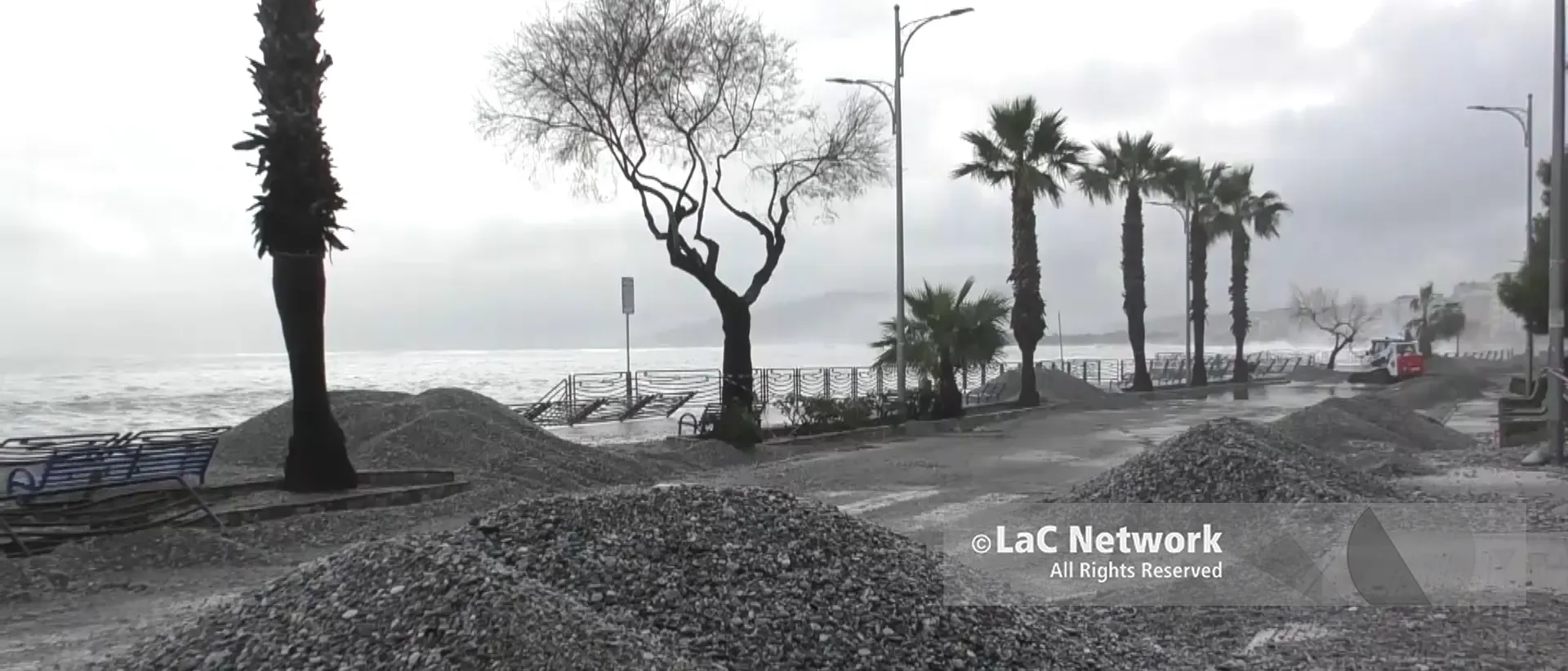 «Il ciclone Harry ha inghiottito gli investimenti di una vita»:\u00A0Catanzaro Lido riparte con i piedi nel fango\u00A0\n