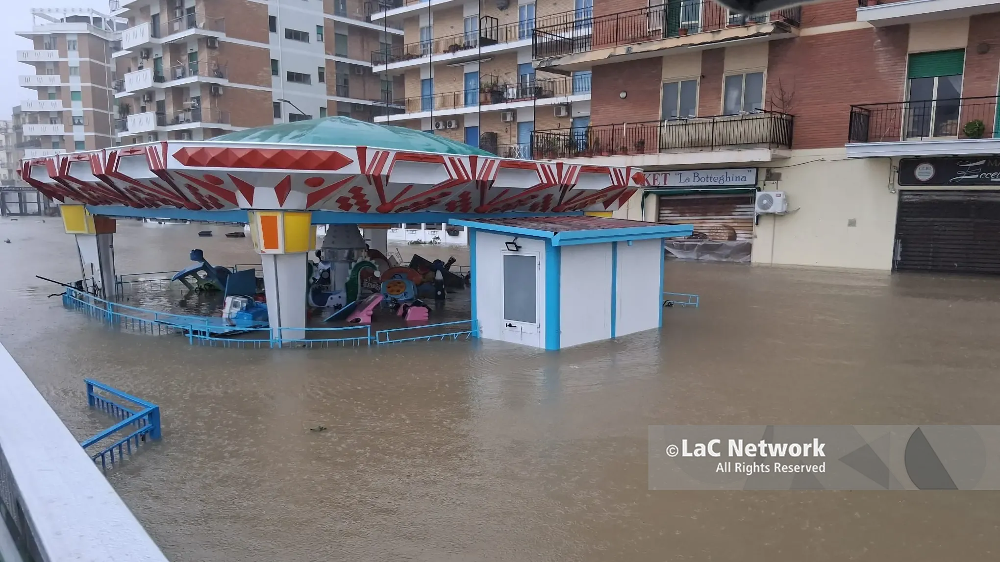 <p>I danni a Catanzaro Lido</p>\\n