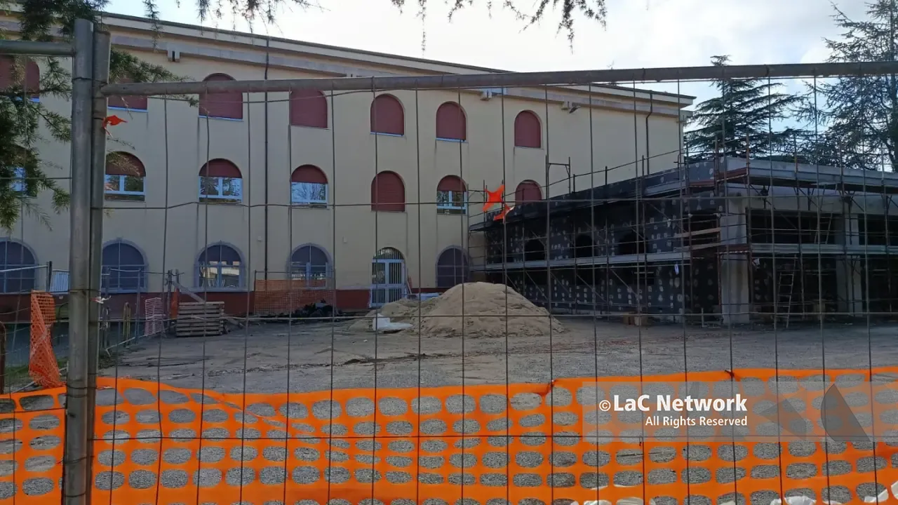 Attentato incendiario nel cantiere della nuova mensa di una scuola di Vibo, avviate le indagini\n