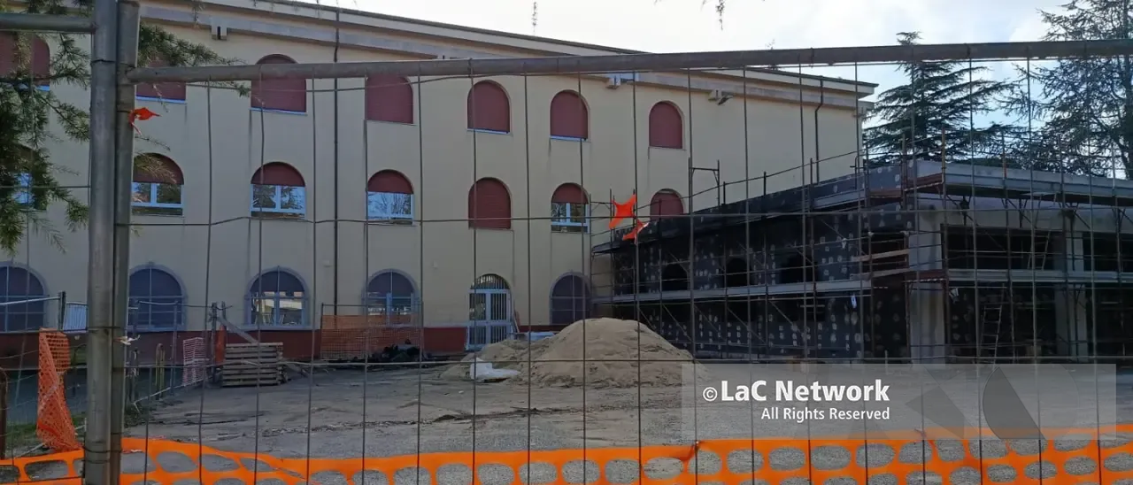 Attentato incendiario nel cantiere della nuova mensa di una scuola di Vibo, avviate le indagini\n