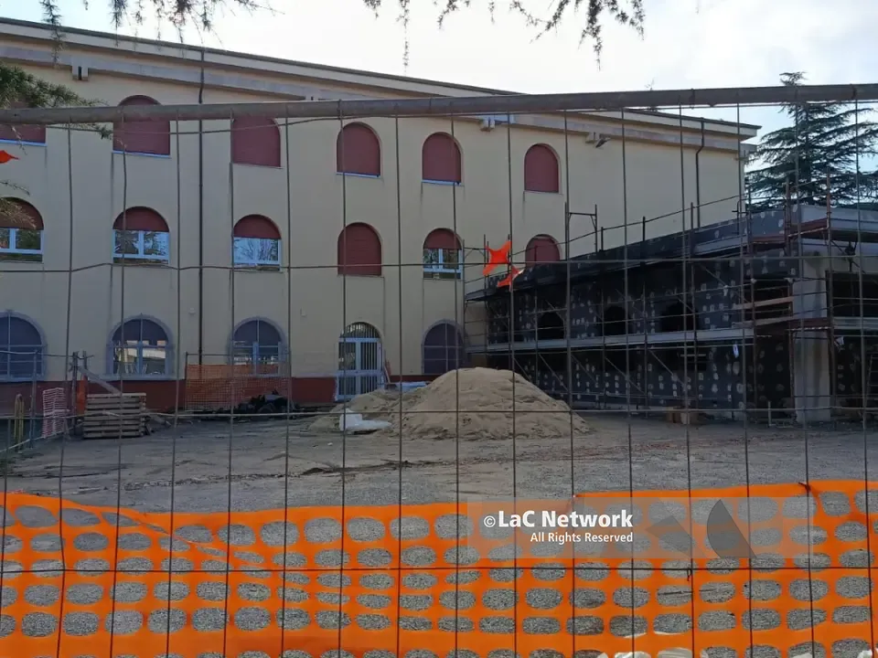 Attentato incendiario nel cantiere della nuova mensa di una scuola di Vibo, avviate le indagini