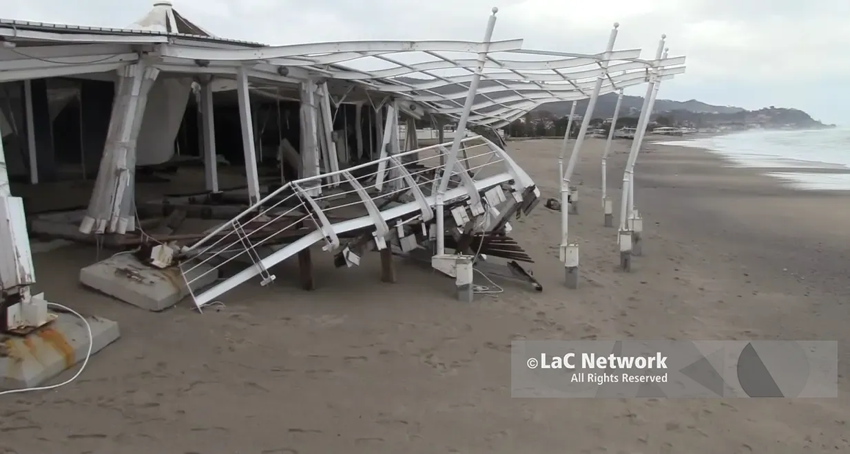 Gli operatori balneari di Montepoane provano a rialzarsi dopo il passaggio del ciclone Harry\n