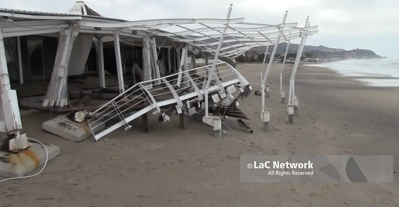 Gli operatori balneari di Montepoane provano a rialzarsi dopo il passaggio del ciclone Harry\n