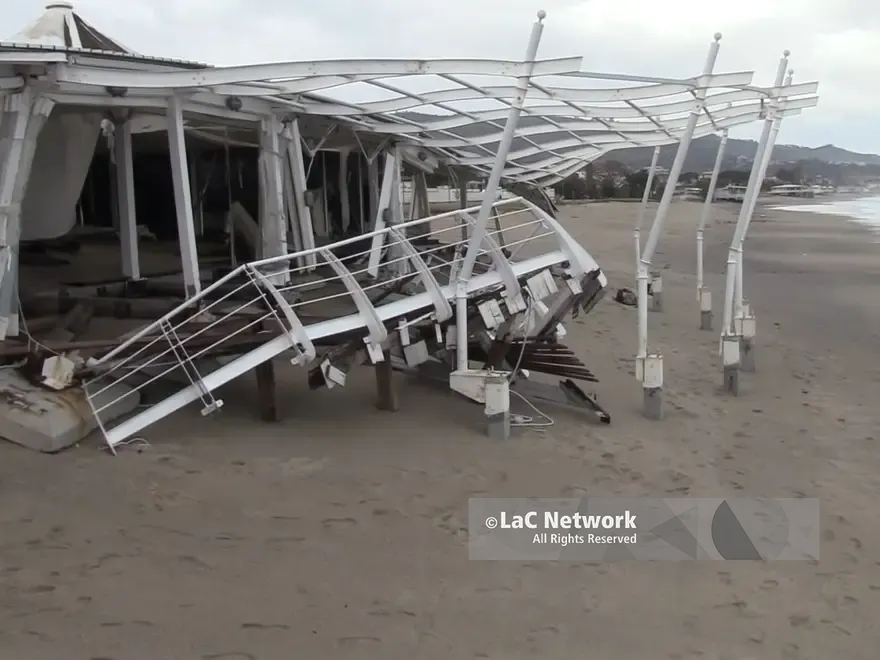 Gli operatori balneari di Montepaone provano a rialzarsi dopo il passaggio del ciclone Harry
