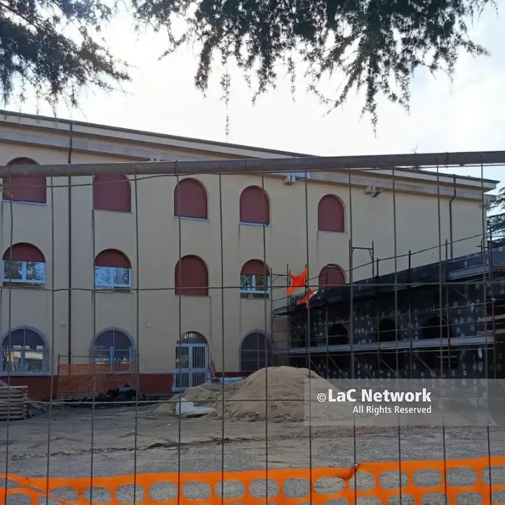 «La loro scuola data alle fiamme nel giorno della legalità», l’amarezza della dirigente della Buccarelli di Vibo. Romeo: «Inaudito»\n