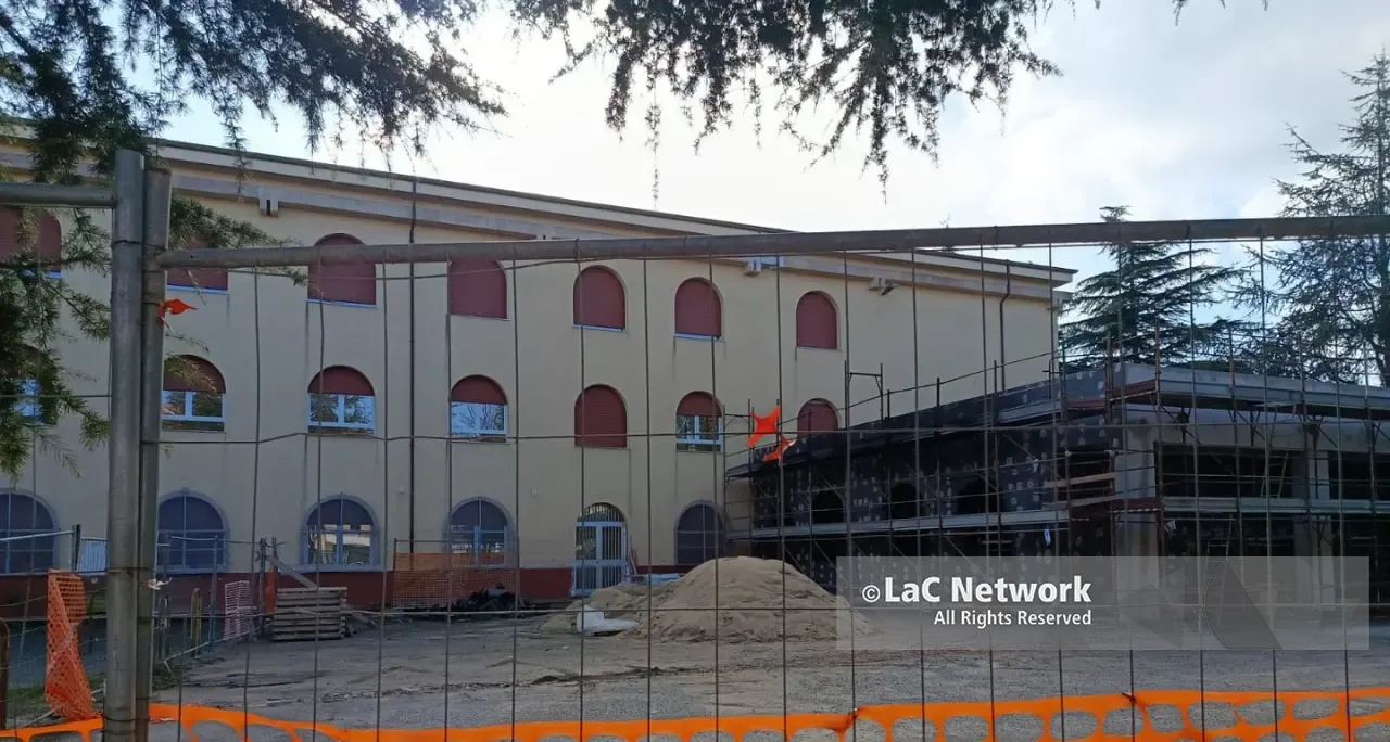 «La loro scuola data alle fiamme nel giorno della legalità», l’amarezza della dirigente della Buccarelli di Vibo. Romeo: «Inaudito»\n