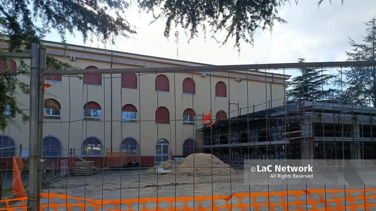 «La loro scuola data alle fiamme nel giorno della legalità», l’amarezza della dirigente della Buccarelli di Vibo. Romeo: «Inaudito»\n