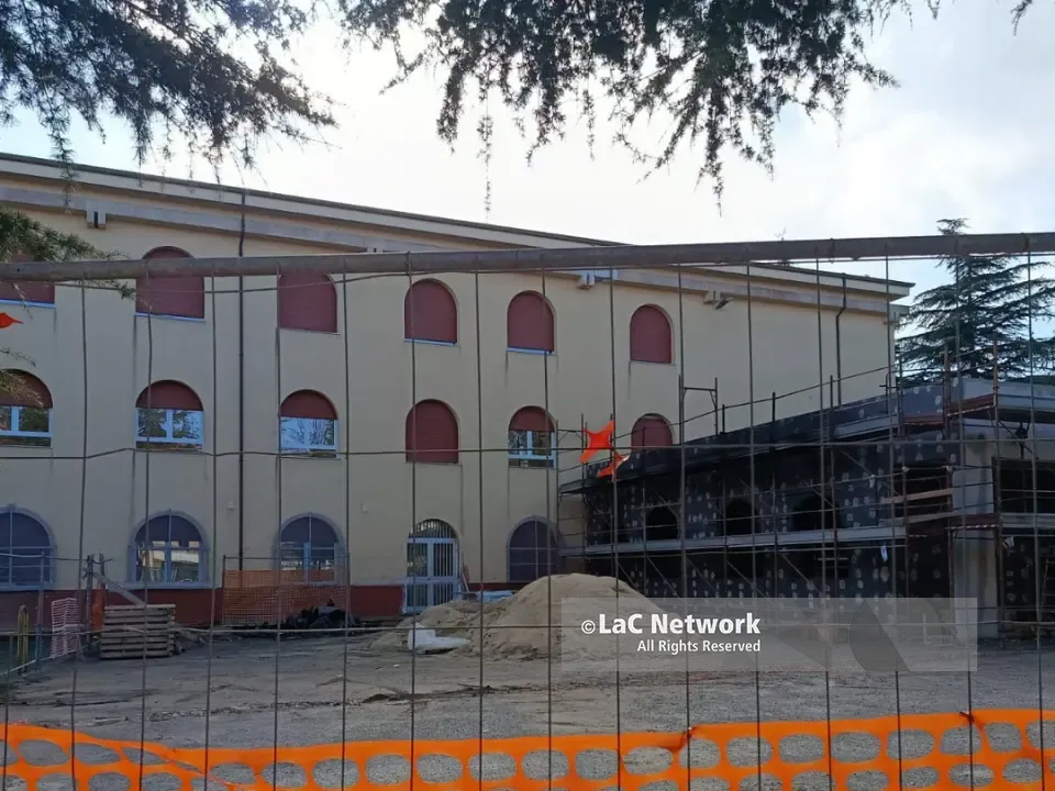 «La loro scuola data alle fiamme nel giorno della legalità», l’amarezza della dirigente della Buccarelli di Vibo. Romeo: «Inaudito»