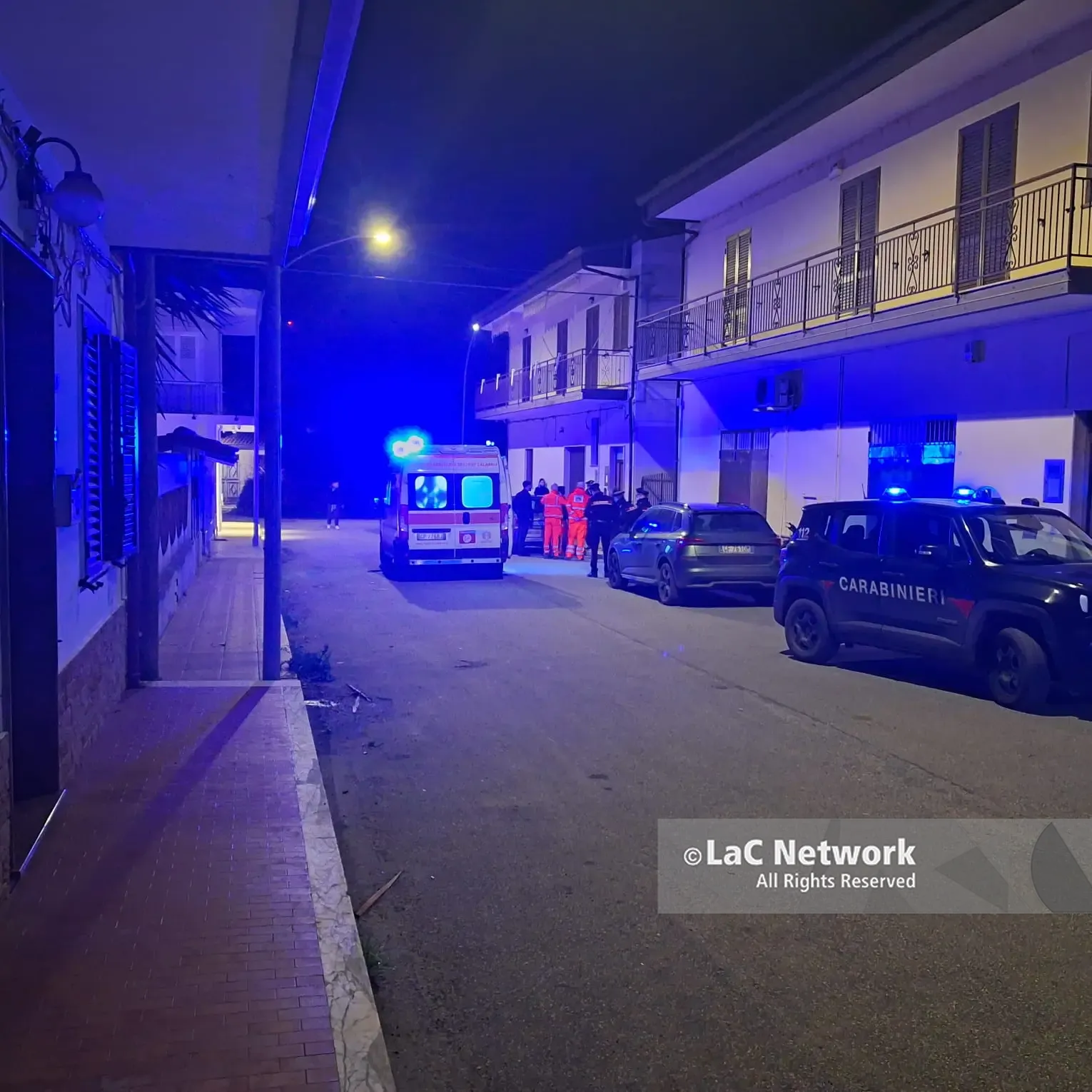 Ipotesi omicidio-suicidio a Mileto, marito e moglie senza vita in un lago di sangue: la morte causata da colpi di pistola