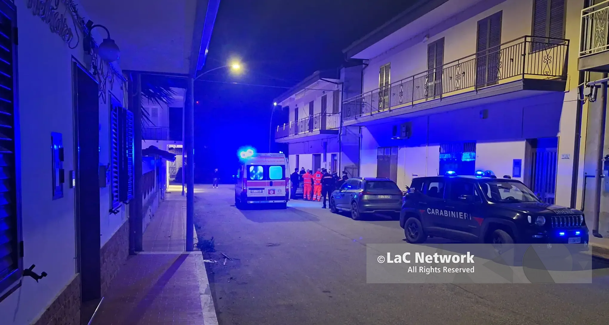 Possibile omicidio-suicidio a Mileto,\u00A0marito e moglie senza vita in un lago di sangue: la morte causata da colpi di pistola