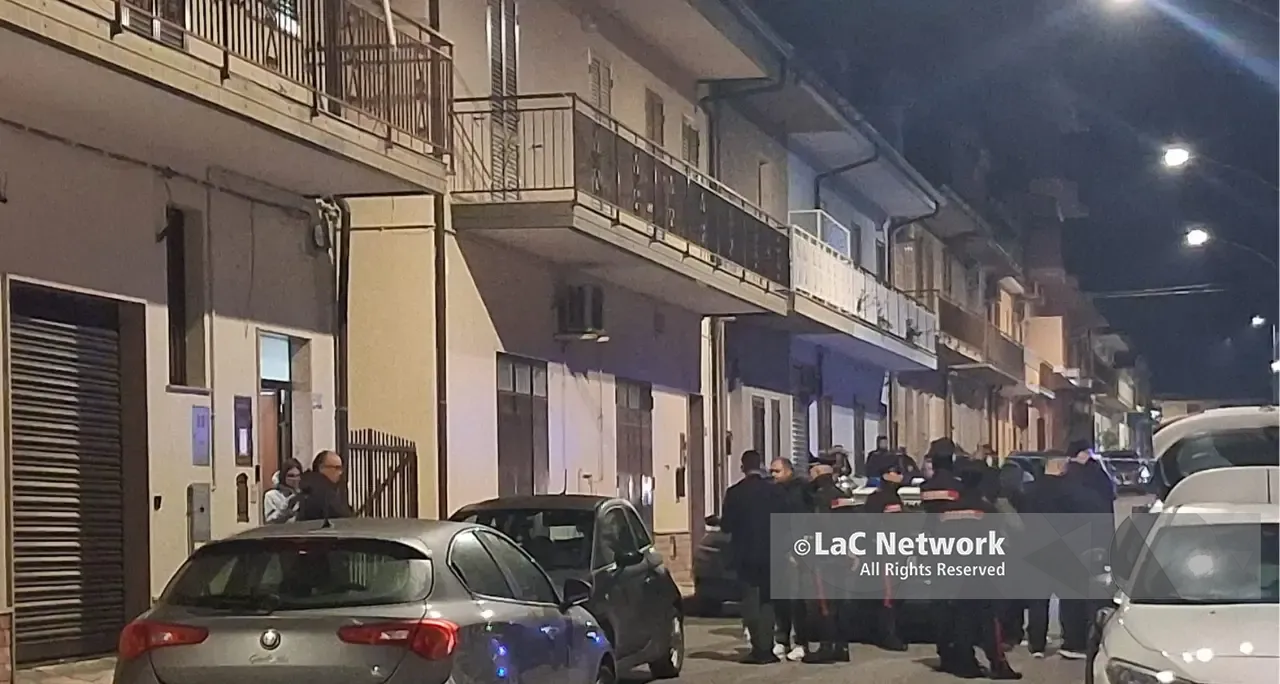 Femminicidio a Mileto: l’uomo dopo aver ucciso la moglie si sarebbe sparato con la stessa pistola. Trovati in lago di sangue dal fratello di lui\n