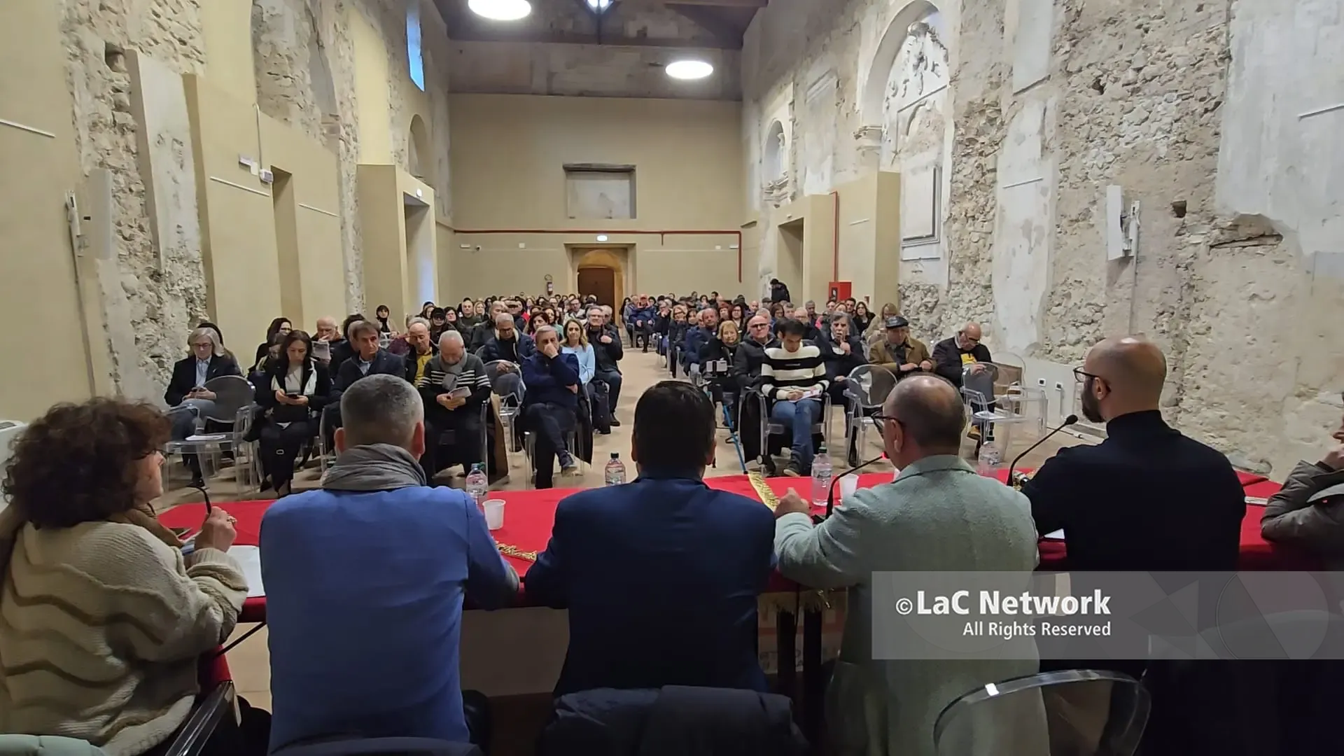 Tropea, un poliambulatorio\u00A0chiamato ospedale:\u00A0solo un reparto e 12 posti letto. Cittadini pronti a scendere in\u00A0piazza\n