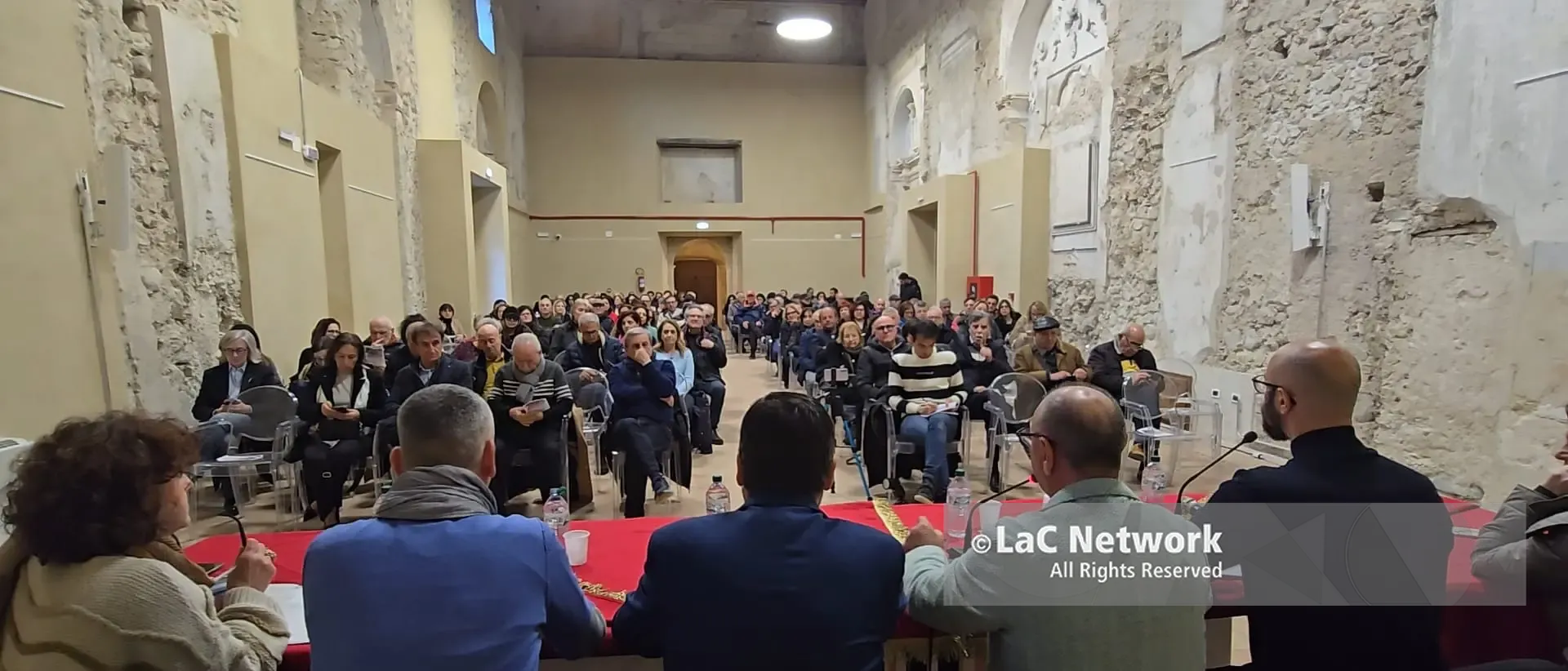 Tropea, un poliambulatorio\u00A0chiamato ospedale:\u00A0solo un reparto e 12 posti letto. Cittadini pronti a scendere in\u00A0piazza\n