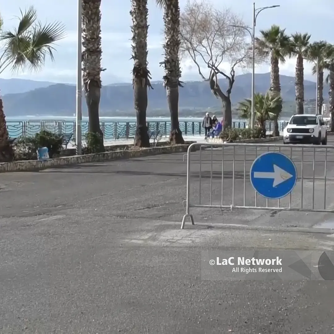 Lungomare di Catanzaro riaperto ma ancora ferito,\u00A0traffico parziale e commercio\u00A0in ginocchio: «Ma tornerà più bello di prima»\n