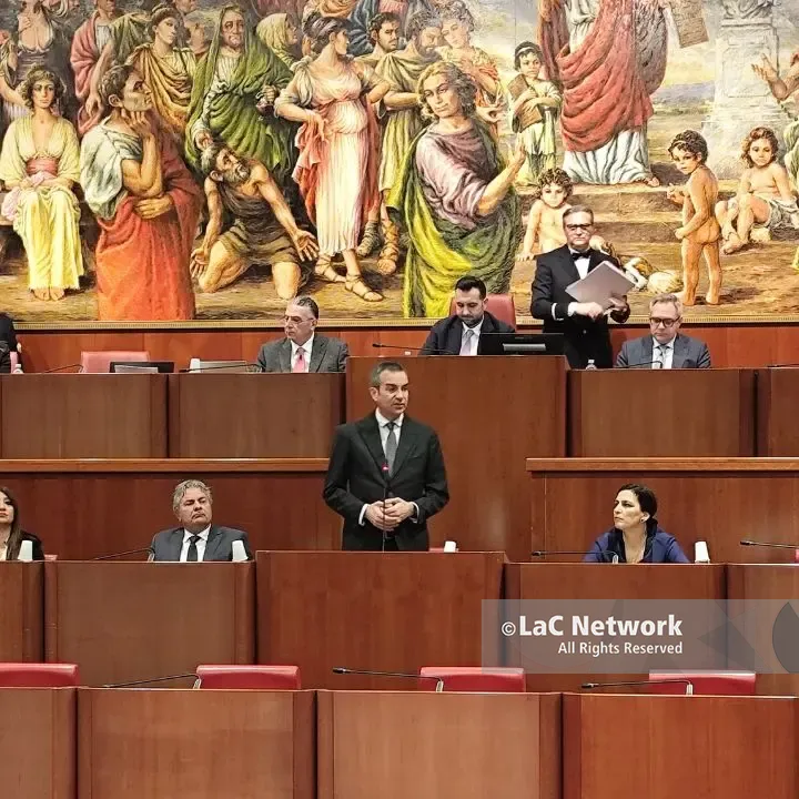 Ciclone Harry al centro del Consiglio regionale, Occhiuto: «Primi 100 milioni per le urgenze, dal Governo l’impegno a inviare nuovi fondi»\n