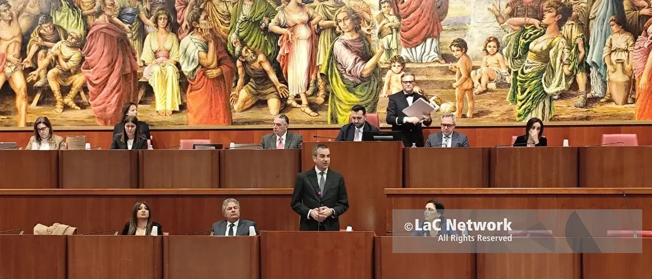 Ciclone Harry al centro del Consiglio regionale, Occhiuto: «Primi 100 milioni per le urgenze, dal Governo l’impegno a inviare nuovi fondi»\n