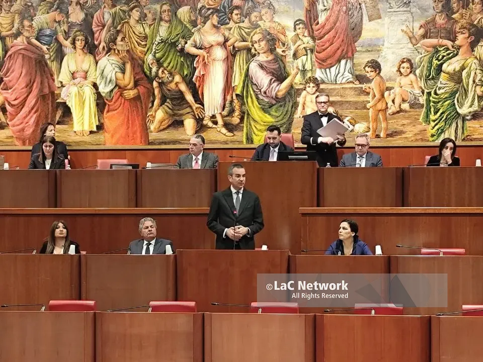 Ciclone Harry al centro del Consiglio regionale, Occhiuto: «Primi 100 milioni per le urgenze, dal Governo l’impegno a inviare nuovi fondi»