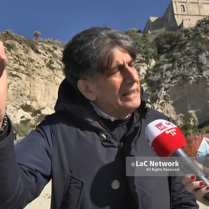 «Sprechi, abusivismo e burocrazia: così il mare si riprende la Calabria», Carlo Tansi analizza cause ed effetti di una fragilità ignorata\n