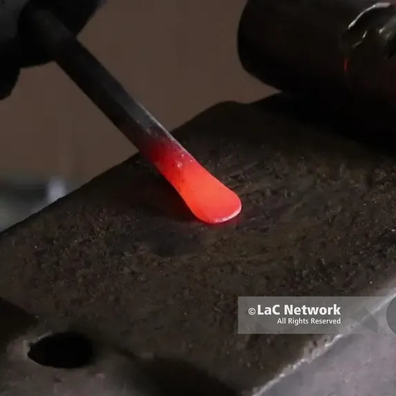 Battiti di ferro: con LaC storie viaggio nella bottega di mastru Brunu ‘u forgiaru\n