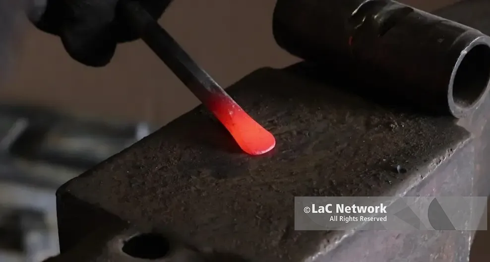 Battiti di ferro: con LaC storie viaggio nella bottega di mastru Brunu ‘u forgiaru\n