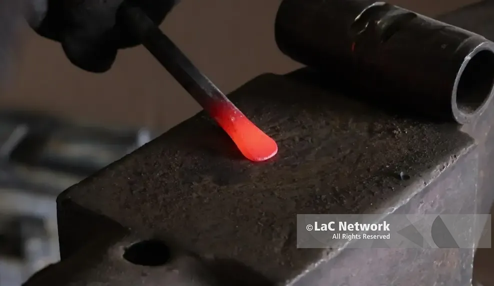 Battiti di ferro: con LaC storie viaggio nella bottega di mastru Brunu ‘u forgiaru\n