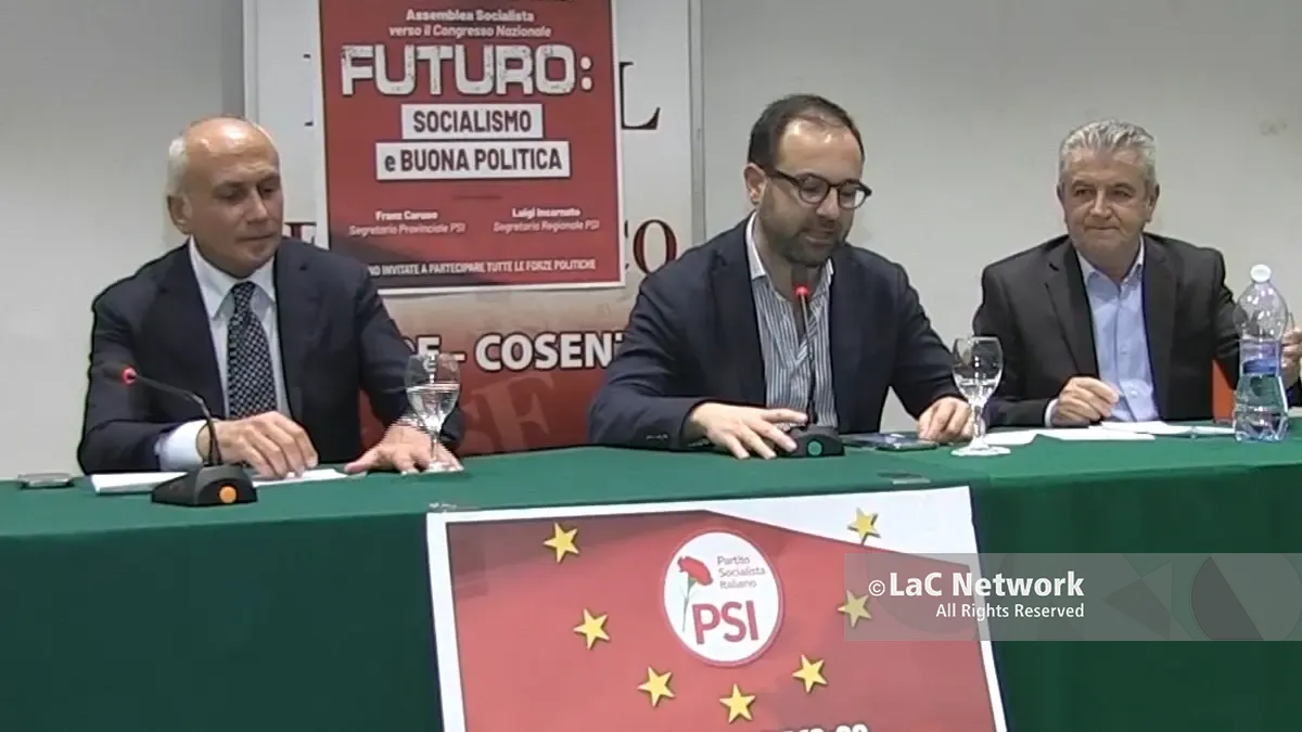 Ex amici: Franz Caruso da un lato, Luigi Incarnato dall\\'altro. In mezzo Francesco Tenuta