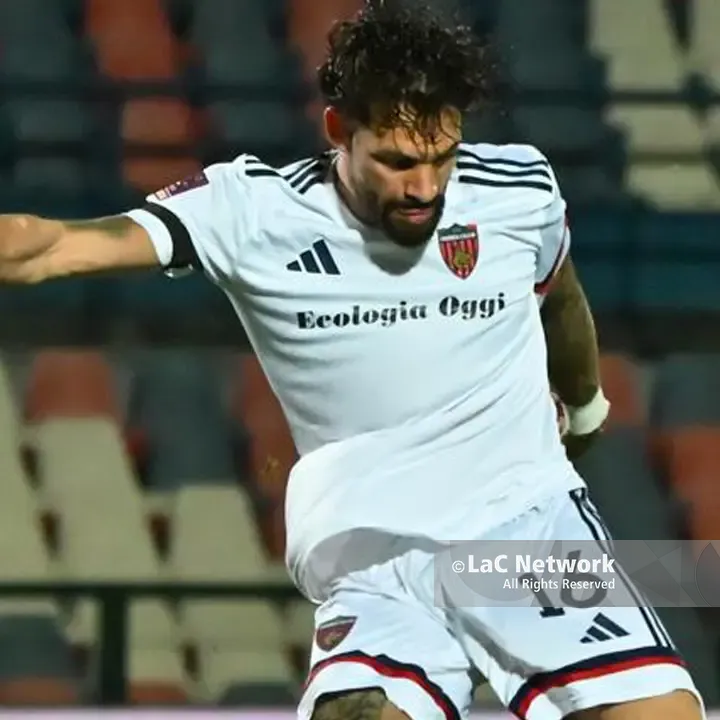 Ricciardi lascia il Cosenza: l'esterno alla Juve Stabia con obbligo di riscatto