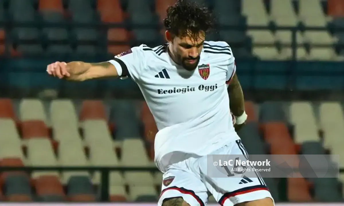 Ricciardi lascia il Cosenza: l'esterno alla Juve Stabia con obbligo di riscatto