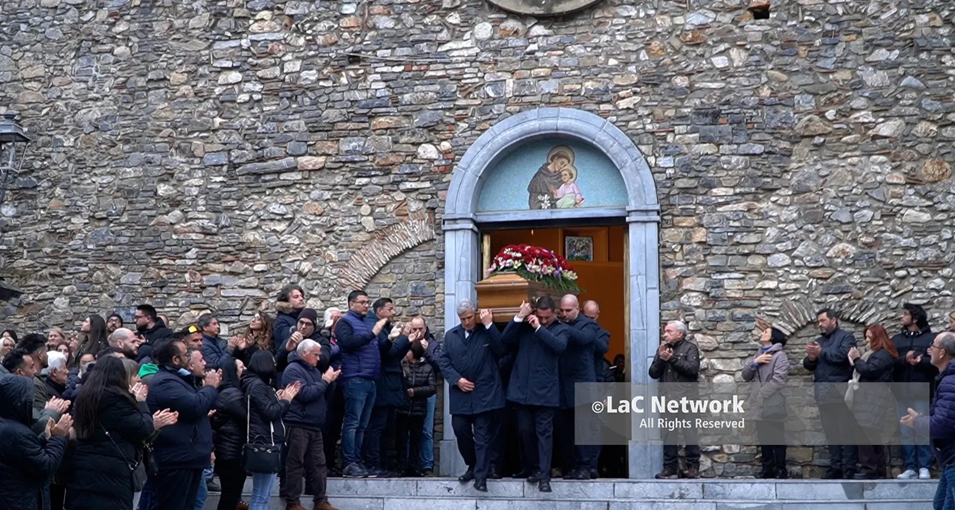 Morto\u00A0travolto da un furgone lungo la statale 18, a Grisolia lacrime e commozione per l’ultimo saluto\u00A0a Salvatore Servidio\n