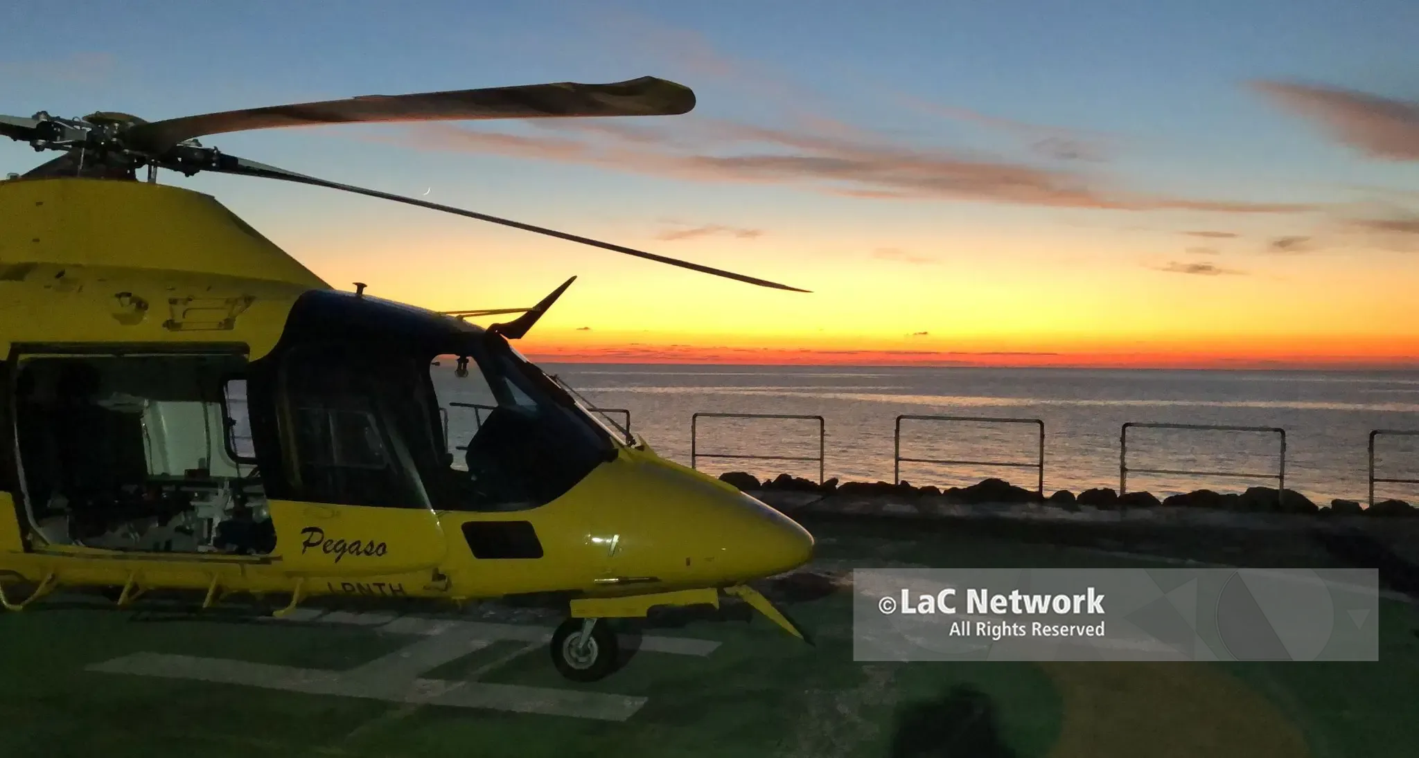 La Calabria negli occhi di un valdostano, il pilota d’elisoccorso saluta la regione dopo 15 anni di servizio: «Qui ho imparato il vero valore dell’essere umano»\n