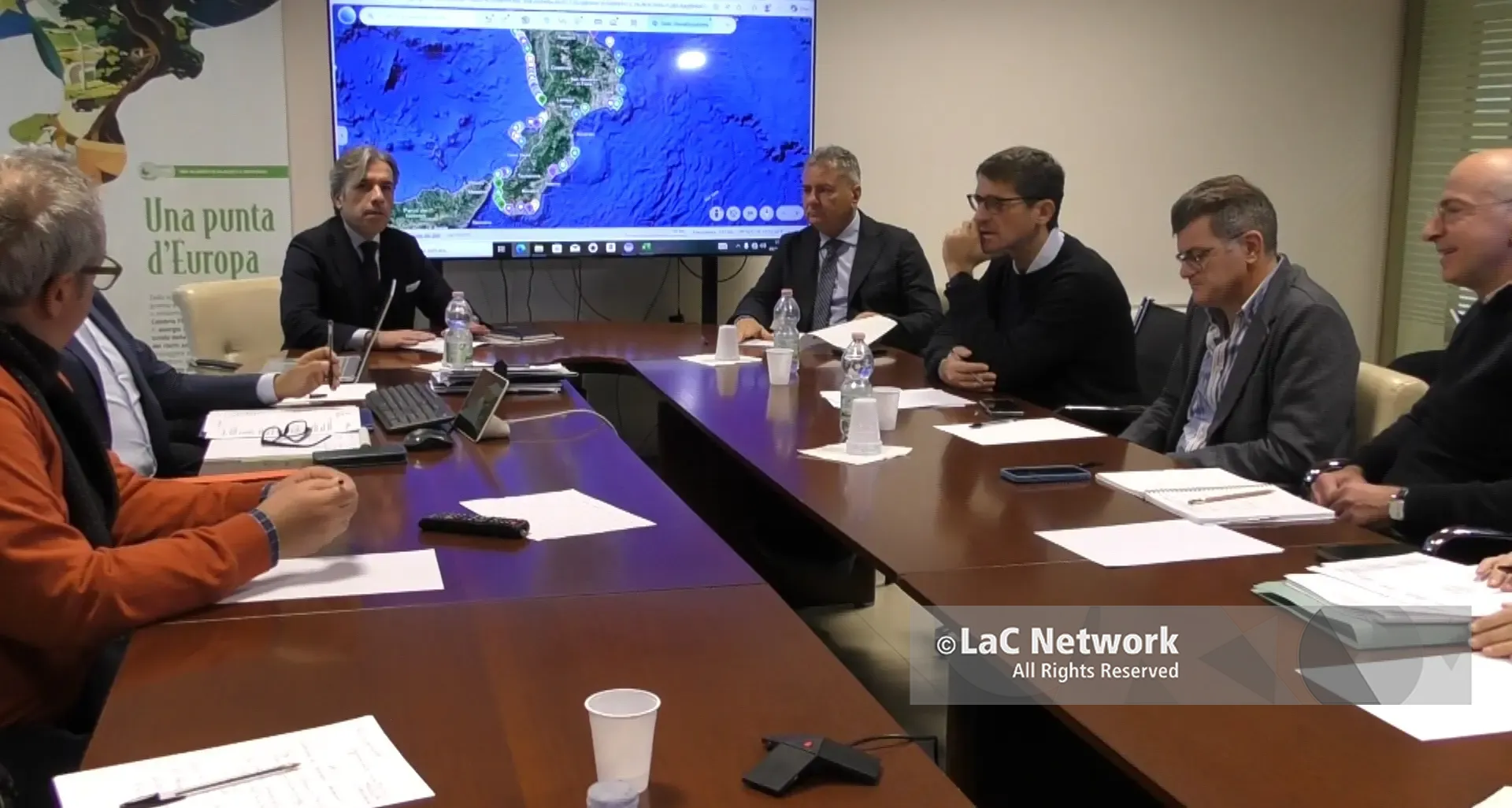 Erosione costiera, dopo il ciclone Harry la Regione individua il “colpevole”:\u00A0«Troppa burocrazia frena i lavori»\n