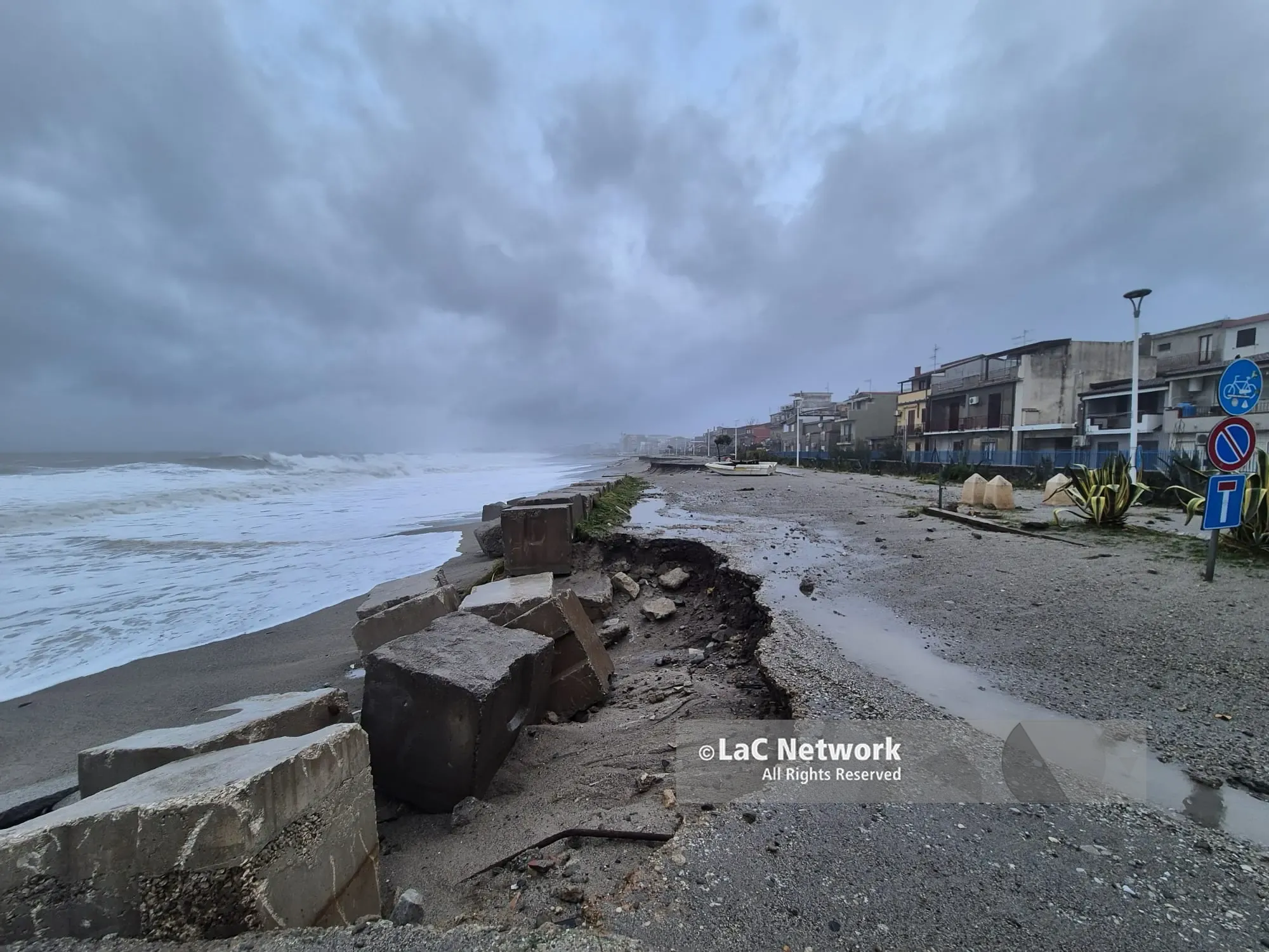 La Calabria si sbriciola tra frane, mareggiate e alluvioni: per sistemarla servono 25 miliardi di euro