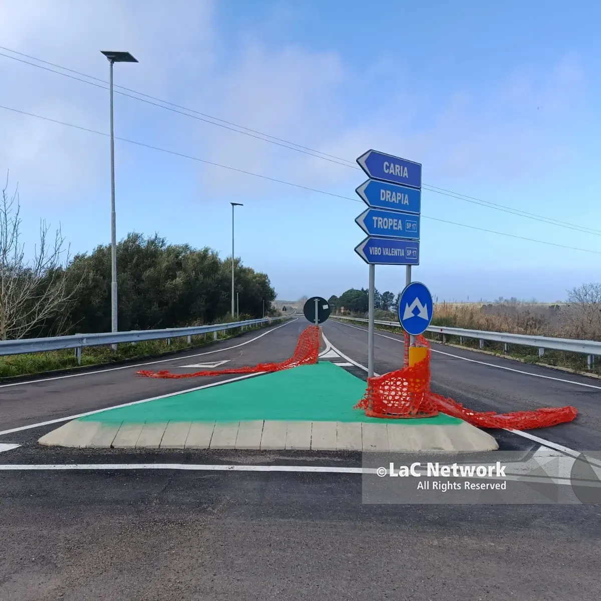 Strada chiusa, anzi no: la variante di Caria mai collaudata viene usata ogni giorno tra transenne rimosse e pericoli in agguato\n