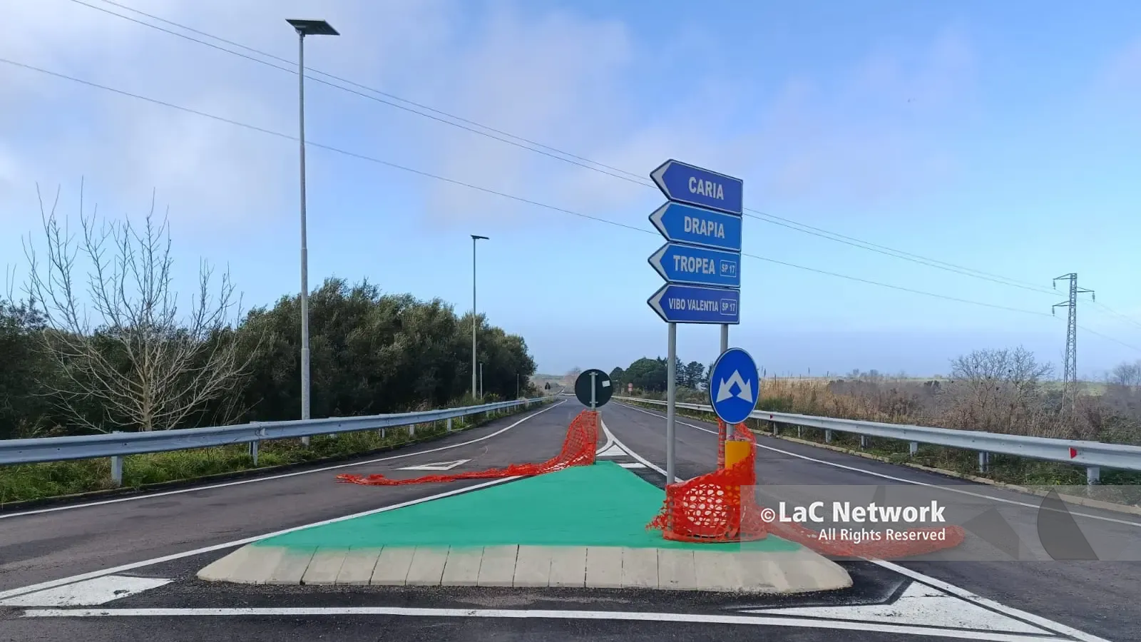 Strada chiusa, anzi no: la variante di Caria mai collaudata viene usata ogni giorno tra transenne rimosse e pericoli in agguato\n