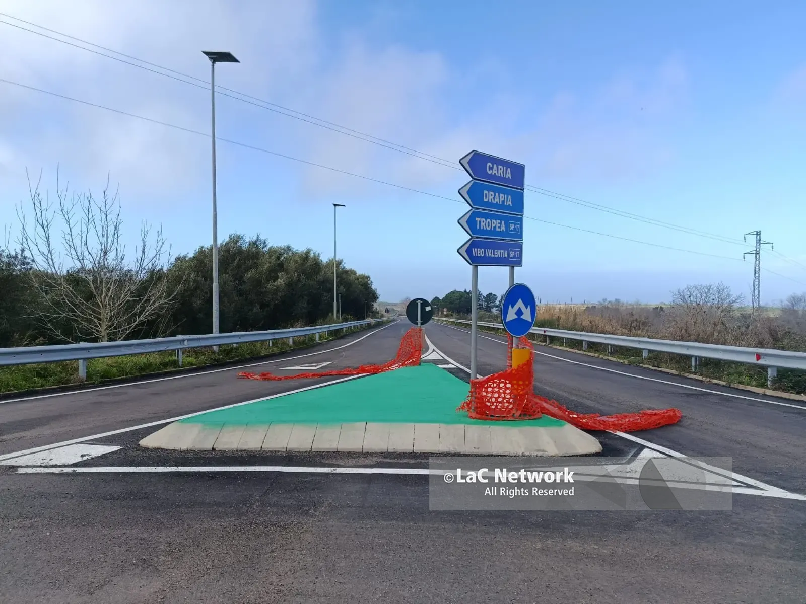 Strada chiusa, anzi no: la variante di Caria mai collaudata viene usata ogni giorno tra transenne rimosse e pericoli in agguato\n